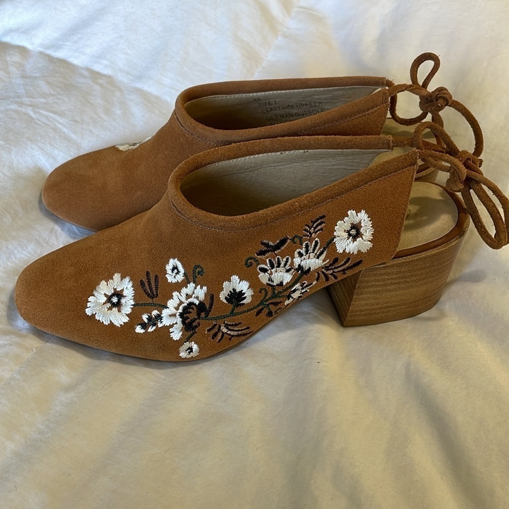 SBICCA | Vintage Collection |Sharpay |Heeled Mule | Size 7 |Brown | Embroidered